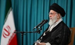 رهبر انقلاب: آمریکایی‌ها بدانند ملت ایران تسلیم‌شدنی نیست