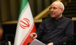 قالیباف: رهبر انقلاب مثل سال ۵۹ در اتاق جنگ بودند