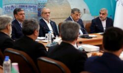 احزاب و سیاسیون باید در میدان عمل خود را نشان دهند