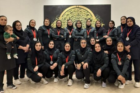 درخشش تیم بانوان پازارگاد در مسابقات شنای سومین دوره مسابقات ورزشی بانوان هلدینگ خلیج فارس