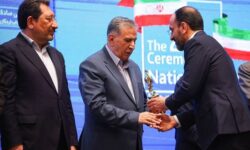 دریافت تندیس صادرکننده نمونه ملی توسط ایساکو