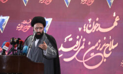 سید علی خمینی: متکی به شخص نباشیم/ نسبت به مبانی کوتاهی کرده‌ایم/ باید در نسل جوان خودمان به تقویت مبانی بپردازیم/ دشمنان را متوجه کنیم که اگر بزنید، می‌خورید