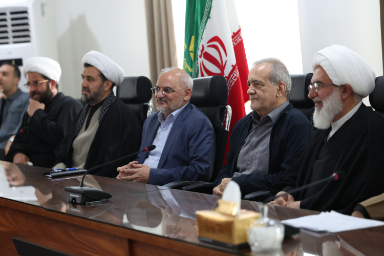 باید برای مردمی که از کشور، نظام و رهبری حمایت کرده‌اند کاری کارستان انجام دهیم – جمهورآنلاین