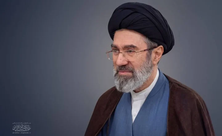 رهبر انقلاب: اختلاف‌افکنی میان مسلمانان، خدمت به دشمن است/ دشمن به دنبال پاره‌پاره کردن امت اسلام با بهانه‌های قومی و فرهنگی