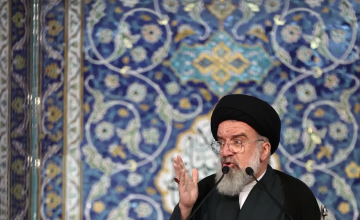 ایران تا ابد تسلیم‌پذیر نیست/ شکست دشمن در جنگ اقتصادی با جهاد و انفاق