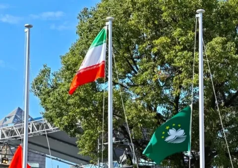 اهتزاز پرچم ایران در دهکده بازی‌های آسیایی ناگویا