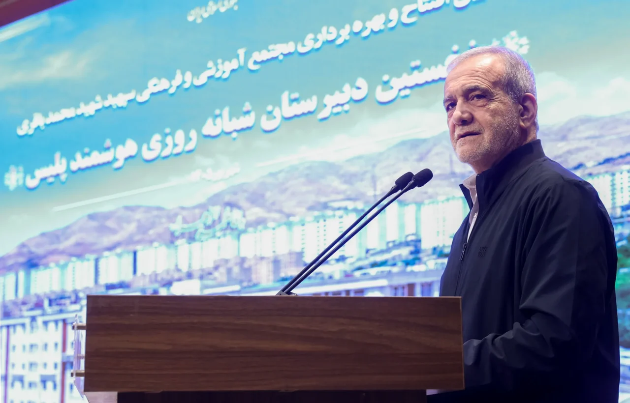 پزشکیان در آیین افتتاح نخستین دبیرستان شبانه‌روزی هوشمند پلیس: دانش‌آموزان ذخایر اصلی و آینده‌سازان ایران هستند