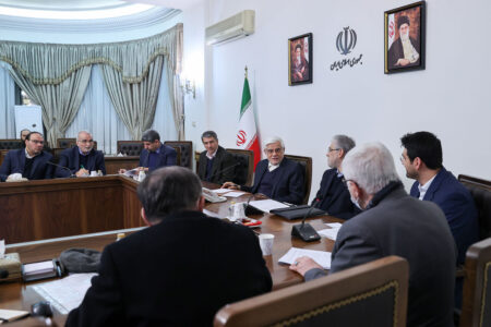 عارف: به جای تقبیح مهاجرت جوانان، رابطه‌شان را با ایران حفظ کنیم – جمهورآنلاین