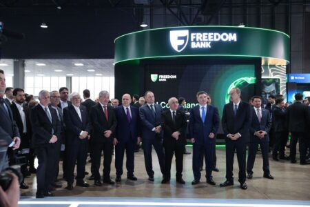 بازدید دکتر عارف از نمایشگاه طرح‌های دیجیتالی – جمهورآنلاین