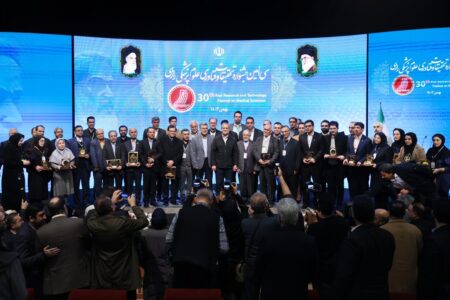 این‌که قاتلان ده‌ها هزارانسان‌درغزه‌مدافع‌حقوق بشروماناقض‌آن هستیم،نهایت‌بی‌انصافی است – جمهورآنلاین