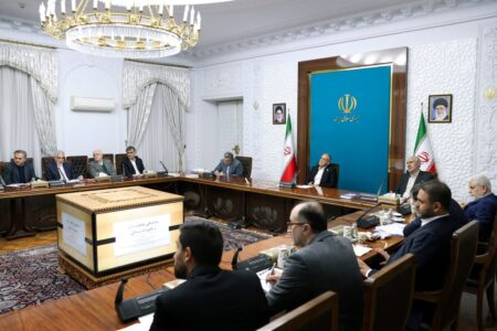 هدف دولت‌است‌که دغدغه مردم عادی برای‌دریافت‌خدمات درمانی باکیفیت‌وکم‌هزینه‌رامرتفع‌کند – جمهورآنلاین