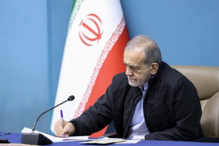 جشنواره کتاب رشد باید زمینه‌های رشد همگان را برای دستیابی به ایرانی آباد فراهم سازد