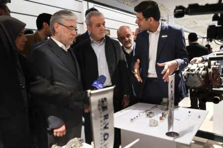 بازدید و رونمایی دکتر پزشکیان از ۱۲ محصول دانش‌بنیان – جمهورآنلاین