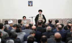 تنها راه‌حل مشکلات، پایبندی به مبانی انقلاب است – جمهورآنلاین