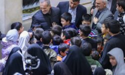 دکتر پزشکیان همراه با جمعی از ایتام افطار کرد – جمهورآنلاین