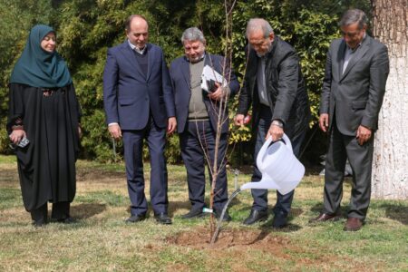 مردم با مشارکت در کاشت درخت به بهبود محیط زیست کشور کمک کنند – جمهورآنلاین