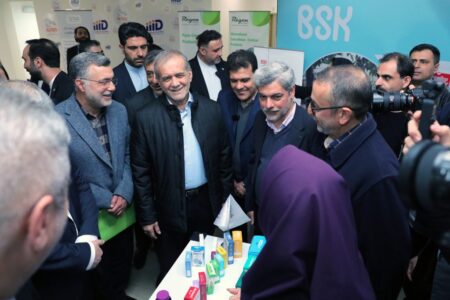 بازدید دکتر پزشکیان از نمایشگاه دارو و تجهیزات پزشکی – جمهورآنلاین