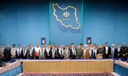 قدردانی از خون شهدا با رفع مشکلات کشور و خدمت به مردم میسر است – جمهورآنلاین