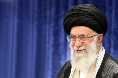 موافقت رهبر انقلاب با عفو یا تخفیف و تبدیل مجازات جمعی از محکومان دادگاه‌ها – جمهورآنلاین