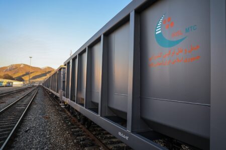 ثبت رکورد بی‌سابقه با حمل ریلی ۱۵۳ هزار تُن کالا در یک ماه – جمهورآنلاین