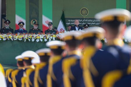 ارتش ستون استوار حکومت و ملت و نماد عزت جامعه است