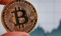 خطر کاهش قیمت بیت کوین تا ۷۱۰۰۰ دلار