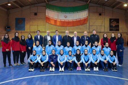 حضور پزشکیان در اردوی تیم ملی فوتسال بانوان