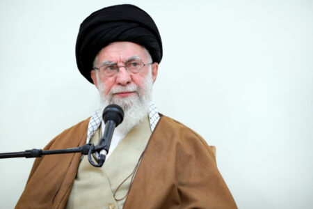 تجلیل رهبر معظم انقلاب از برنامه‌های قرآنی ماه مبارک رمضان – جمهورآنلاین