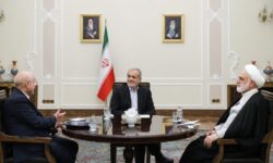 همدلی و عزم قوای سه‌گانه و بسیج همه ظرفیت‌ها و امکانات در راستای تحقق شعار سال – جمهورآنلاین