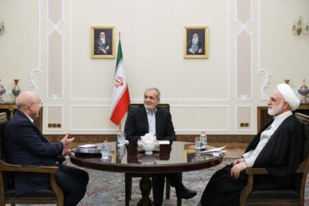 همدلی و عزم قوای سه‌گانه و بسیج همه ظرفیت‌ها و امکانات در راستای تحقق شعار سال – جمهورآنلاین