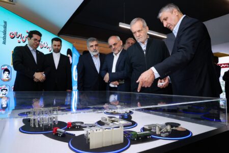 بازدید دکتر پزشکیان از نمایشگاه دستاوردهای صنعت هسته‌ای کشور – جمهورآنلاین
