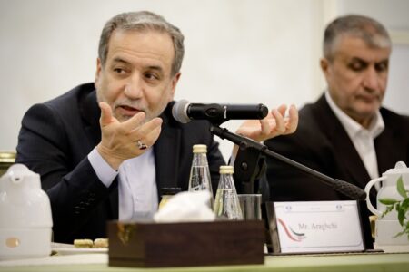 عراقچی: ایرانیان نمی‌پذیرند از داشتن صنعت هسته‌ای صلح‌آمیز محروم شوند – جمهورآنلاین