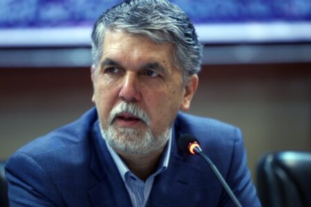 زبان فارسی از هویت ایرانی اسلامی تفکیک‌ناپذیر است