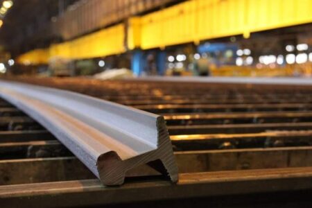 ریل ذوب آهن اصفهان، مترو مشهد را به حرم امام رضا (ع) متصل كرد