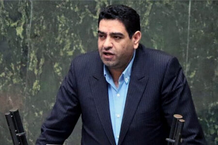 تفرقه افکنی و تخریب مقامات نظام، به معنای دادن بهانه به دشمن است