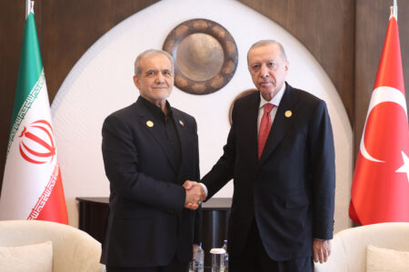 تنها راه توقف جنایات رژیم صهیونیستی در منطقه، انسجام امت اسلامی است