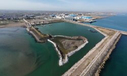 معاون عمران و زیربنایی سازمان منطقه آزاد انزلی خبر داد: آغاز عملیات لایروبی اسكله مارینا بعد از ركود در راستای كمك به فعالین اقتصادی