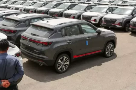 بازگرداندن مابه التفاوت وجوه تعرفه‌های گمرکی به شرکت‌های واردکننده خودرو – جمهورآنلاین