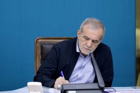 واکنش رئیس‌جمهور به حضور رهبر معظم انقلاب در مراسم شب عاشورا