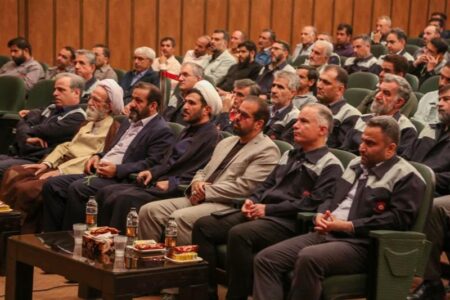 آرمان امام خمینی (ره) استقرار حكومت اسلامی و شعار همیشگی او توكل برخدا و اتحاد مسلمین بود