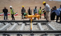 ریل گذاری راه آهن شهركرد با ریل ذوب آهن اصفهان