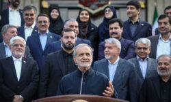 دولت با همه محدودیت‌ها، مسیر اصلاح مشکلات کشور را در پیش گرفته است – جمهورآنلاین