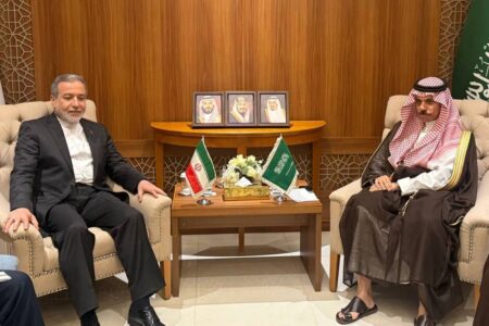 تاکید وزرای خارجه ایران و عربستان بر توسعه همکاری در زمینه تقویت ثبات منطقه‌ای – جمهورآنلاین