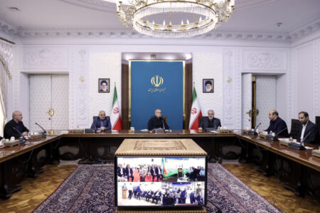 بهره‌برداری و آغاز عملیات اجرایی ۴۲۵ مگاوات نیروگاه خورشیدی در ۴ استان کشور – جمهورآنلاین