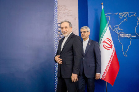 روزی که صداوسیما بمباران شد، فکر می‌کردند صدای ایران قطع شود، اما برعکس شد – جمهورآنلاین