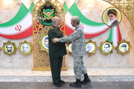 سرلشکرحاتمی: به کوچک‌ترین تعرض دشمنان پاسخی پشیمان کننده می‌دهیم