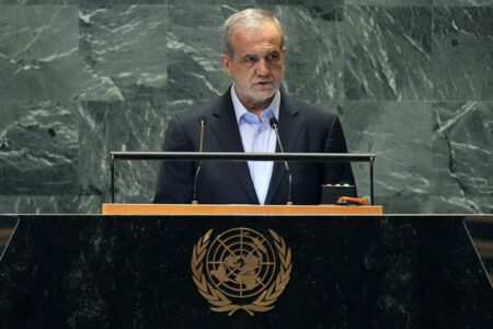 ایران در برابر تندبادها استوار ایستاده است