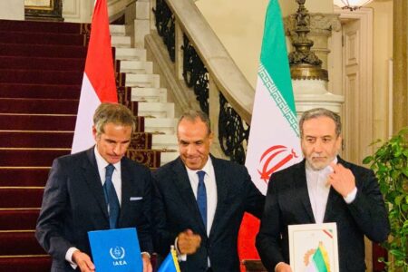 امضای توافق نامه از سرگیری مجدد همکاری بین ایران و آژانس