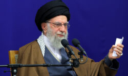 رهبر معظم انقلاب: نوآوری علمی و اندیشه سیاسی دو ویژگی برجسته علامه نائینی بود