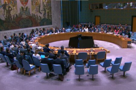 افزایش رفاه مردم راهکار مقابله با دسیسه دشمنان